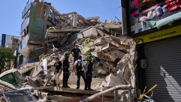 Actualiza presidente de Colombia cifra de muertos por el sismo
