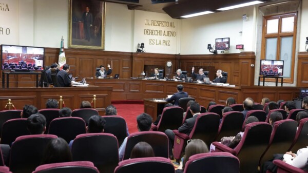 Critica Sheinbaum a SCJN por retomar seguro de gastos médicos