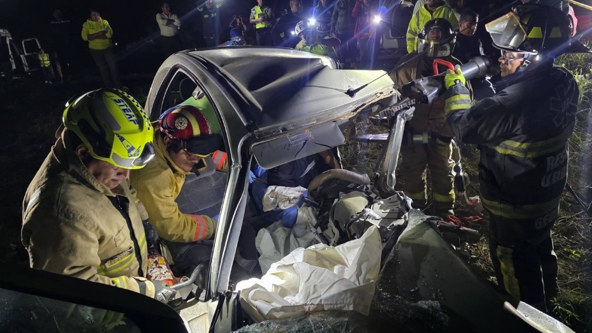 Accidente en carretera de Oaxaca deja dos adultos muertos y a un menor lesionado