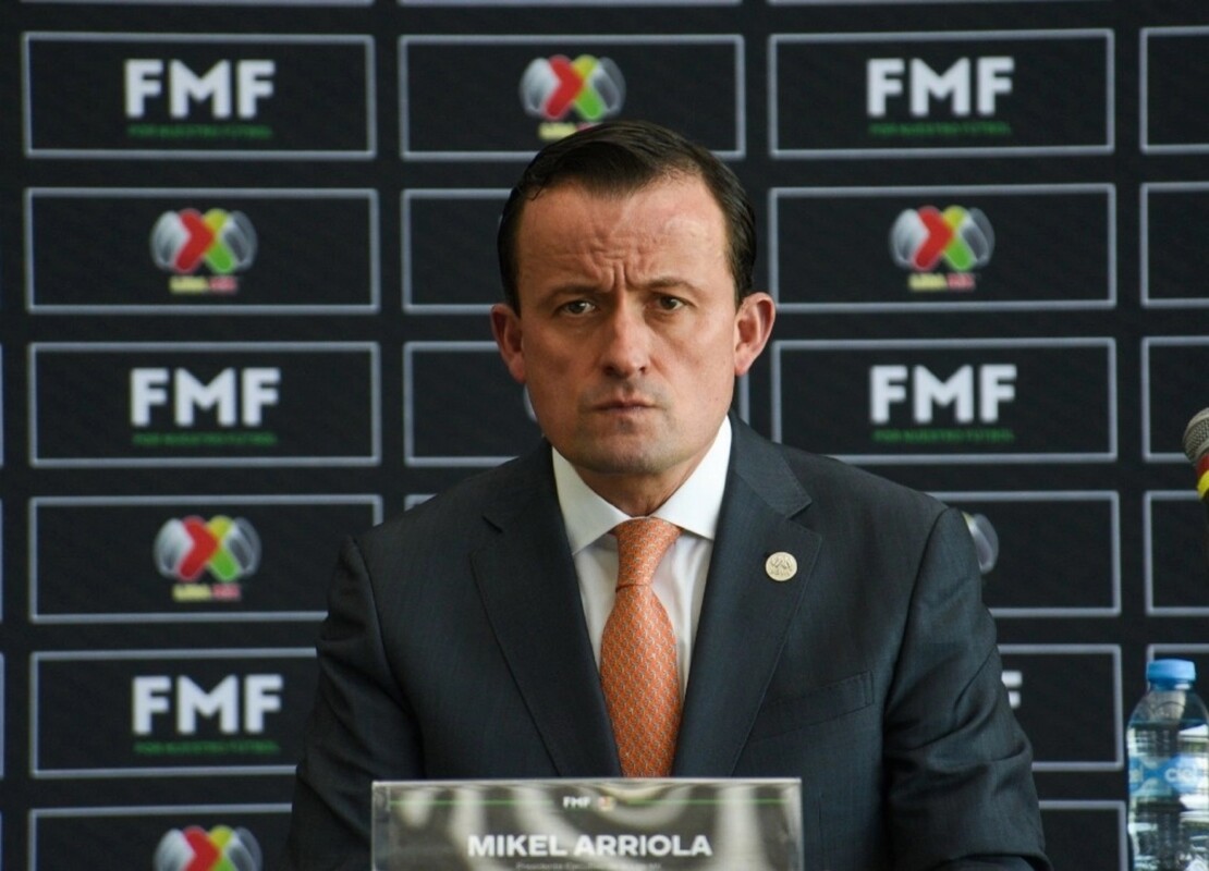 El presidente de la Federación Mexicana de Futbol, Mikel Arriola, nadó de muertito en el tema de la privatización del Mundial de Futbol.
