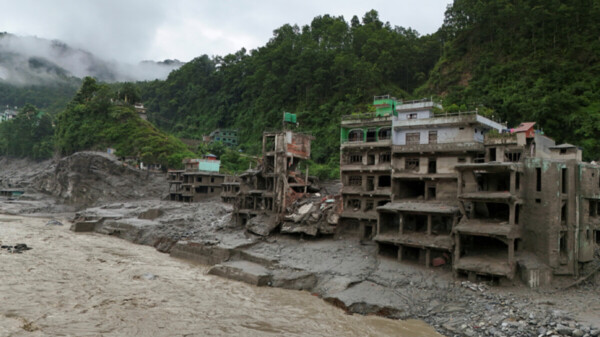 Reportan 360 muertos por inundaciones en Nepal