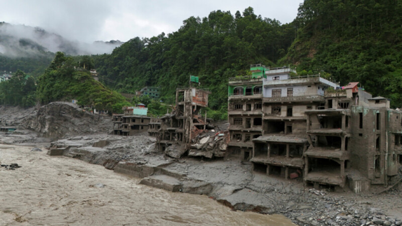 Reportan 360 muertos por inundaciones en Nepal