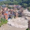Repentina crecida de río arrasa con todo a su paso en Nepal