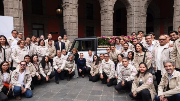 Presenta Sheinbaum modelo Olinia de carga