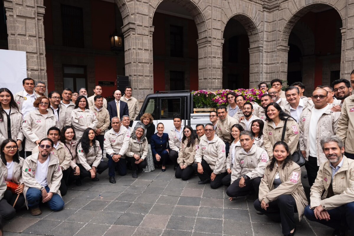 Presenta Sheinbaum modelo Olinia de carga