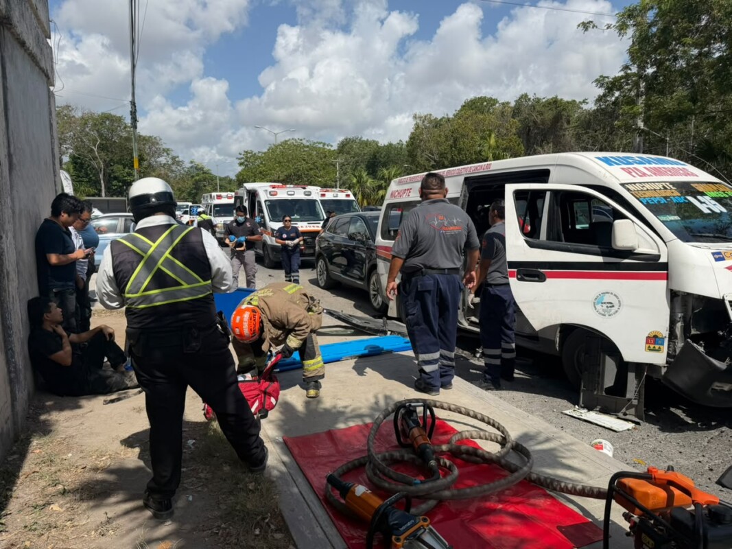 Choque múltiples deja varios lesionados y moviliza a cuerpos de emergencia a la avenida Nichupté de Cancún