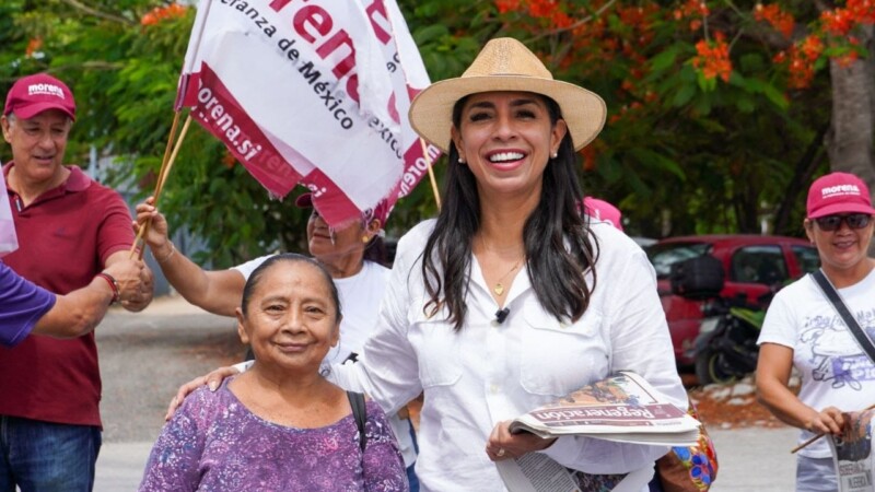 En las colonias de Cancún, Marybel Villegas escucha y recibe el respaldo de la gente