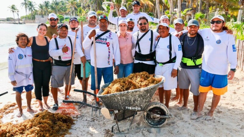 Gobierno de Atenea Gómez Ricalde responde con rapidez ante la llegada atípica de sargazo en Isla Mujeres.