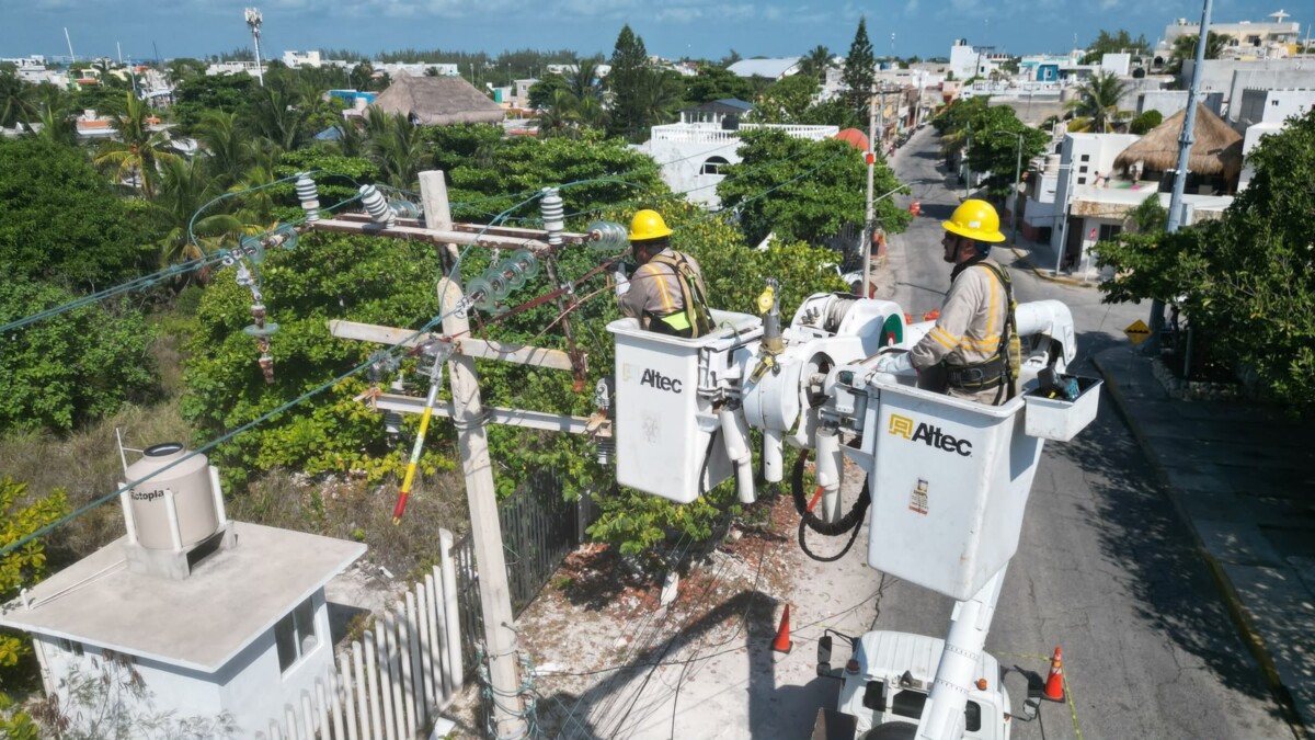 Atenea Gómez fortalece coordinación con CFE para mejorar infraestructura eléctrica de Isla Mujeres