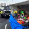 Volcadura en el Segundo Piso del Periférico deja 12 trabajadores lesionados
