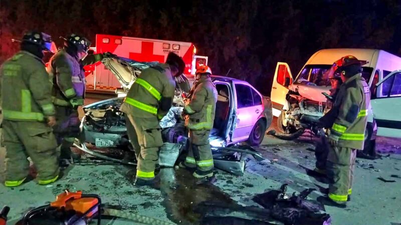 Colisión entre van turística y automóvil deja cinco lesionados en Cancún