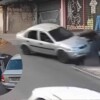 Automovilista atropella y mata a sus asaltantes