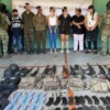 Marina detiene a ocho personas y decomisa arsenal en Sinaloa