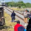 Dos personas mueren y dos más resultan heridas tras chocar camioneta y tren en Irapuato.