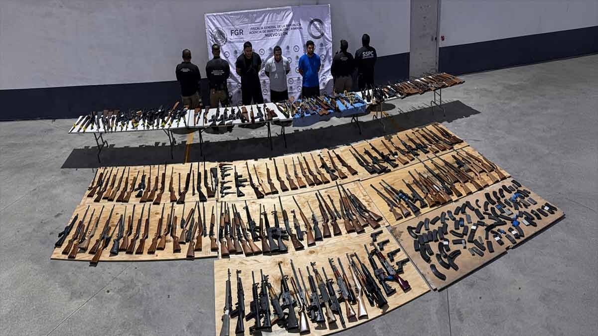Aseguran mega arsenal de más de 200 armas de fuego en Nuevo León