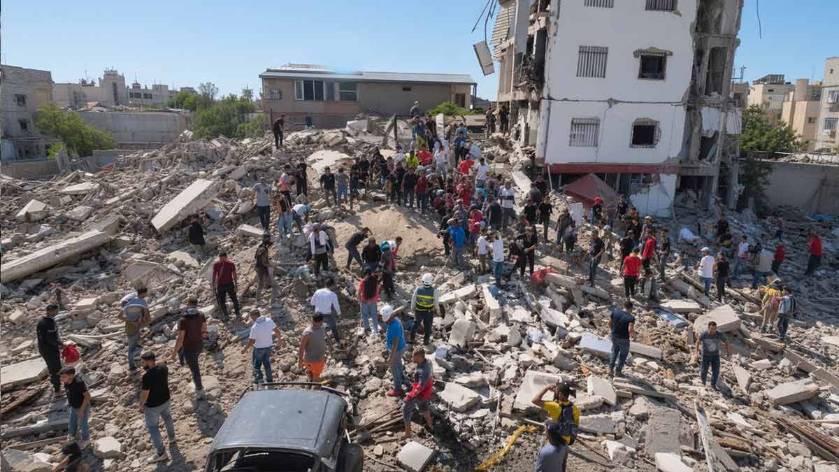 Asciende a 132 el número de muertos por sismo de 7.4 en Colombia