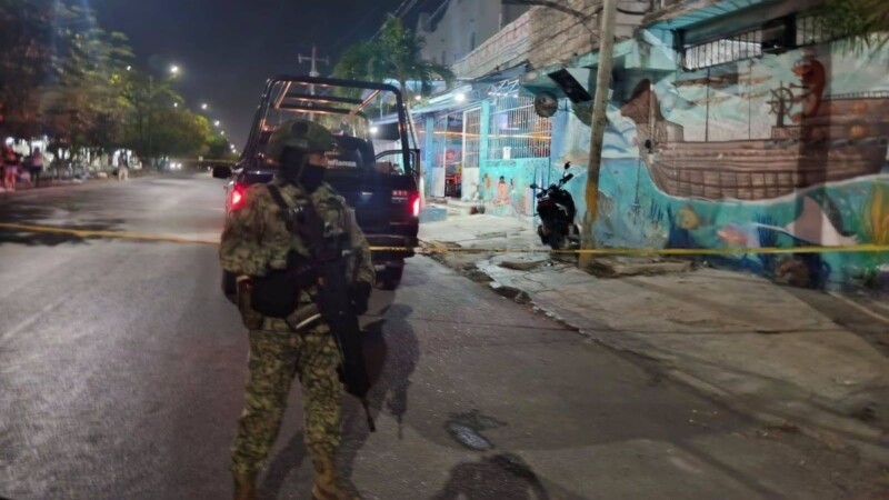 Ataque armado en una coctelería de Cancún deja una persona fallecida y dos personas lesionadas