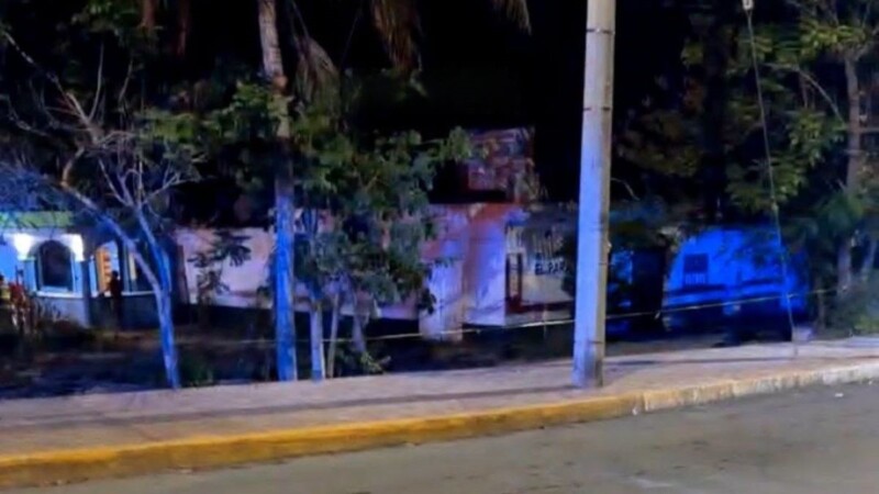 Ataque con bombas molotov provoca incendio en bar de Puerto Aventuras