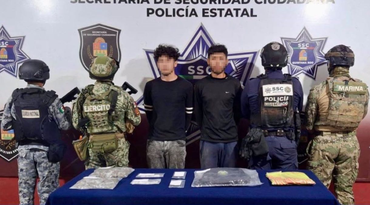 Arrestan a dos hombres con más de 170 bolsitas de presuntas drogas en Cancún