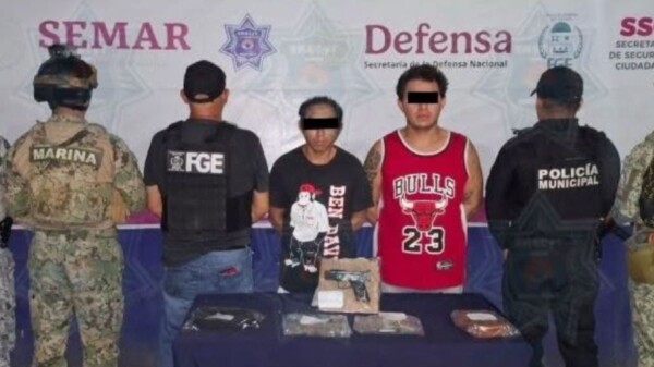 Detienen a dos hombres con presunto enervante y un arma corta en la Supermanzana 531 de Cancún