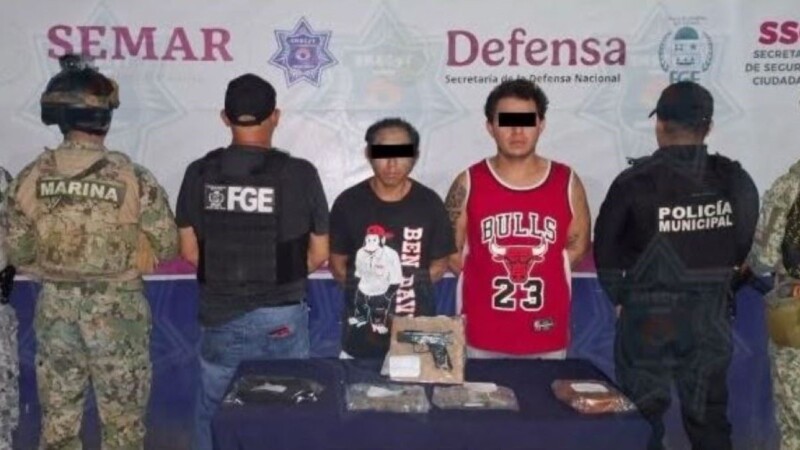 Detienen a dos hombres con presunto enervante y un arma corta en la Supermanzana 531 de Cancún