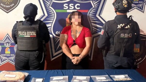 Capturan en calles de Cancún a una mujer con varias dosis de enervantes
