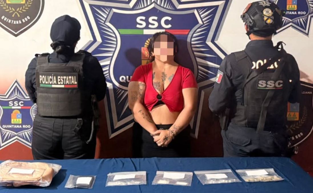 Capturan en calles de Cancún a una mujer con varias dosis de enervantes