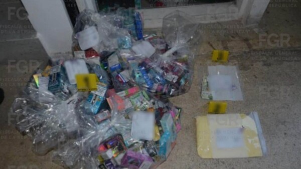 Procesan a Oliver “N” tras cateo en Cancún en donde aseguraron más de mil vapeadores