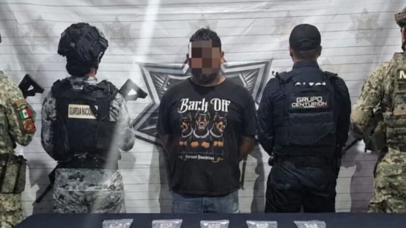 Captura a hombre con bolsas de presuntas drogas en Playa del Carmen