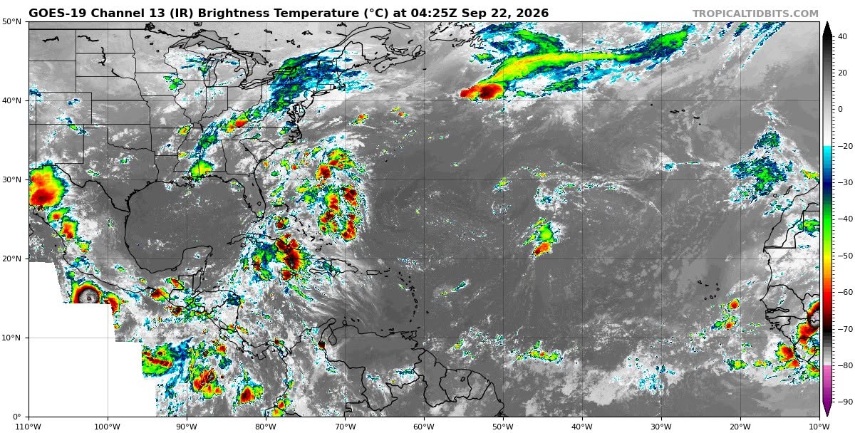 Cielo medio nublado a nublado con lluvias fuertes acompañadas con descargas eléctricas en Campeche (norte, sur y este), Yucatán (centro y este) y Quintana Roo (centro y sur).