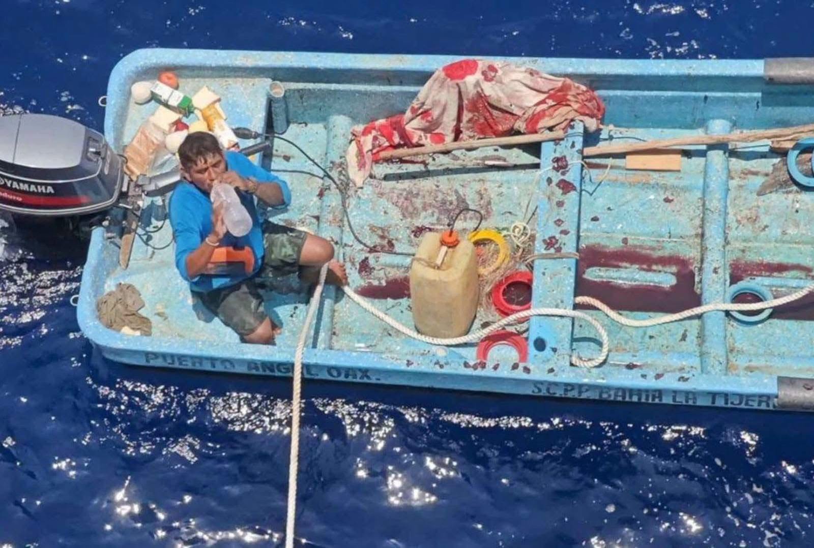 Rescatan con vida a pescador tras pasar ocho días a la deriva al sur de Huatulco