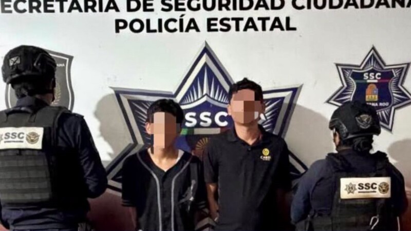 Detienen a dos hombres con motocicleta reportada como robada en Cancún