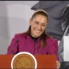 Sheinbaum ríe de las mentiras de la oposición sobre ella y AMLO