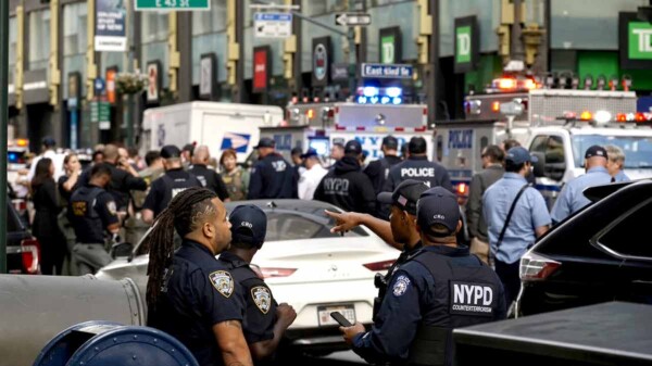 Evacúan edificio Chrysler tras localizar maleta sospechosa cerca de la ONU