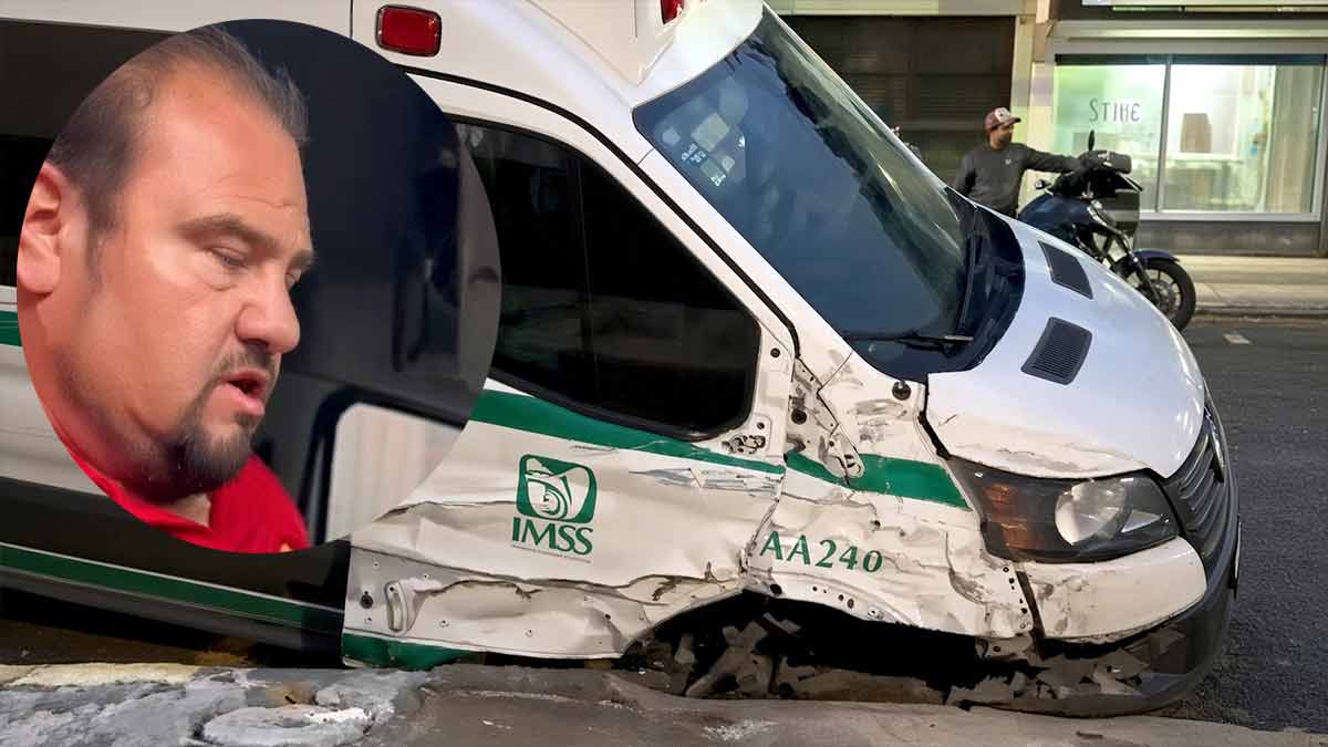Completamente ebrio, chofer de ambulancia del IMSS choca nueve autos y atropella a peatón