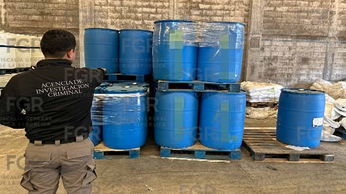 Aseguran casi 50 toneladas de químicos y 45 mil litros de sustancias para drogas en Sinaloa
