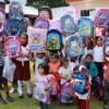 Gobierno de Isla Mujeres entrega mochilas a niñas y niños de Francisco May y Zona Agrícola