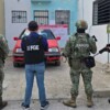 Aseguran presuntas drogas tras cateos realizados en tres inmuebles de Cancún