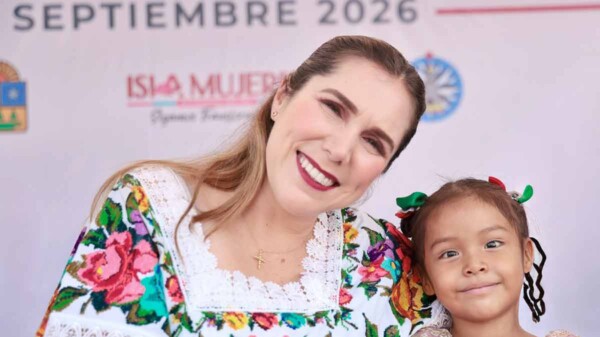 Atenea Gómez encabeza desfile cívico-militar por la Independencia de México en Ciudad Mujeres
