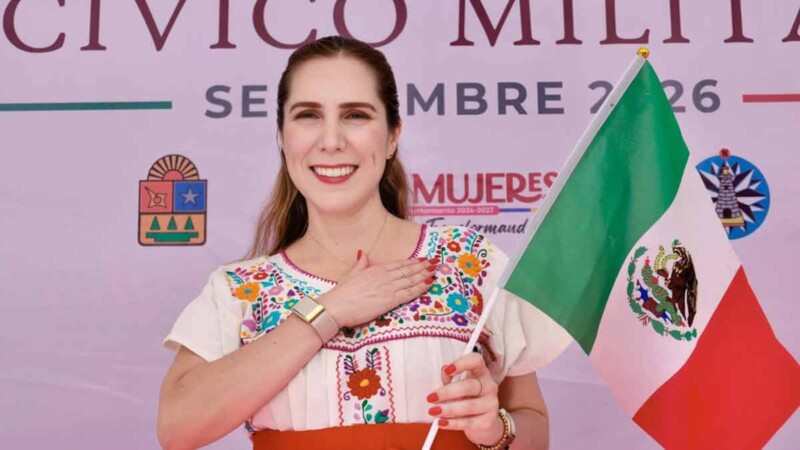 Atenea Gómez encabeza Desfile Cívico-Militar por el 216 Aniversario de la Independencia de México