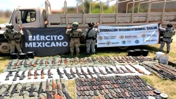 Fuerzas Armadas localizan arsenal oculto en tambos enterrados en Sinaloa