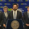 Alcalde de Nueva York limitará el uso de IA en escuelas