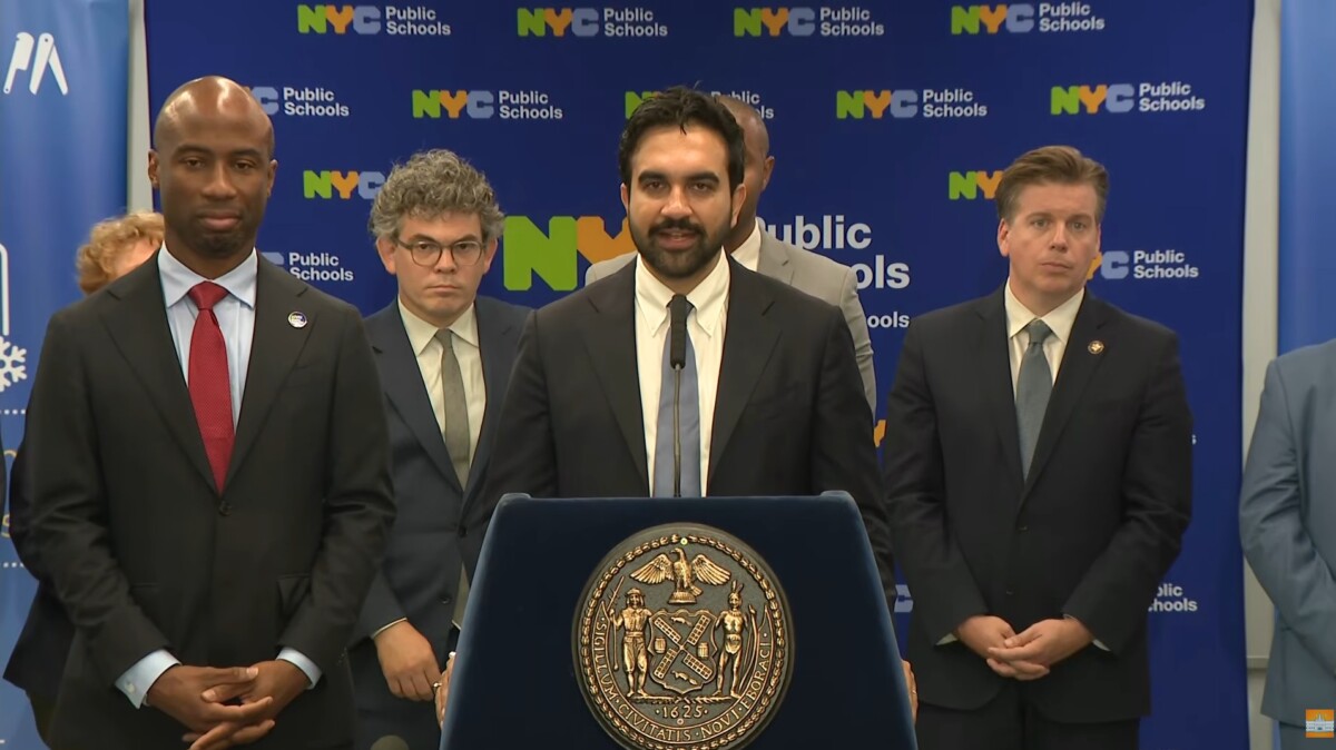 Alcalde de Nueva York limitará el uso de IA en escuelas