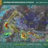 Valle de México: En el trascurso del día, cielo medio nublado a nublado. Por la mañana, ambiente fresco en la mayor parte de la región, y frío en zonas altas del Estado de México. Durante la tarde, cálido en la mayor parte de la región, y caluroso en el suroeste del Estado de México, siendo templado en zonas montañosas del Estado de México; probabilidad de lluvias y chubascos en la Ciudad de México y en el Estado de México, acompañados con descargas eléctricas. La temperatura mínima en la Ciudad de México será de 12 a 14 °C y la máxima de 26 a 28 °C. Para Toluca, Edo. Méx., se prevé una temperatura mínima de 9 a 11 °C y una máxima de 22 a 24 °C. Pacífico Sur: En el transcurso del día, cielo medio nublado a nublado. Por la mañana, ambiente fresco a templado en la mayor parte de la región, y cálido en el noroeste de Guerrero, noreste de Oaxaca, istmo de Tehuantepec y costas de la región. Posibilidad de lluvias aisladas matutinas. Durante la tarde, ambiente cálido en la mayor parte de la región, y caluroso en zonas de Jalisco, Colima y Michoacán. Lluvias puntuales intensas en Chiapas (centro, sur y oeste) y Oaxaca (este, sur y sureste); y puntuales muy fuertes en Guerrero (sur y sureste), mismas que podrían originar el incremento en los niveles de ríos y arroyos, deslaves, inundaciones, encharcamientos y visibilidad reducida. Todas las lluvias con descargas eléctricas y posible caída de granizo. Golfo de México: En el transcurso del día, cielo medio nublado a nublado. Por la mañana, ambiente cálido en la mayor parte de la región, y templado a fresco con bancos de niebla en zonas serranas, siendo frío en la zona montañosa de Veracruz. Posibilidad de lluvias aisladas y chubascos matutinos. Durante la tarde, ambiente cálido en la mayor parte de la región, y caluroso en zonas de Veracruz y Tabasco, siendo muy caluroso en zonas de Tamaulipas y templado en zonas altas de Veracruz. Lluvias puntuales muy fuertes en Veracruz (centro y sur) y Tabasco (oeste y sur), las cuales podrían incrementar los niveles de ríos y arroyos, generar deslaves, inundaciones, encharcamientos y visibilidad reducida; además, se prevén chubascos en Tamaulipas. 