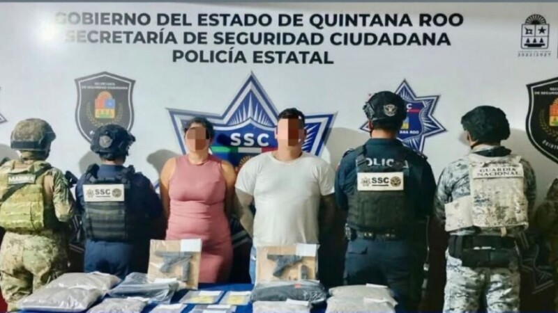 Detienen a pareja con presuntas drogas y dos pistolas en la avenida Chac Mool de Cancún