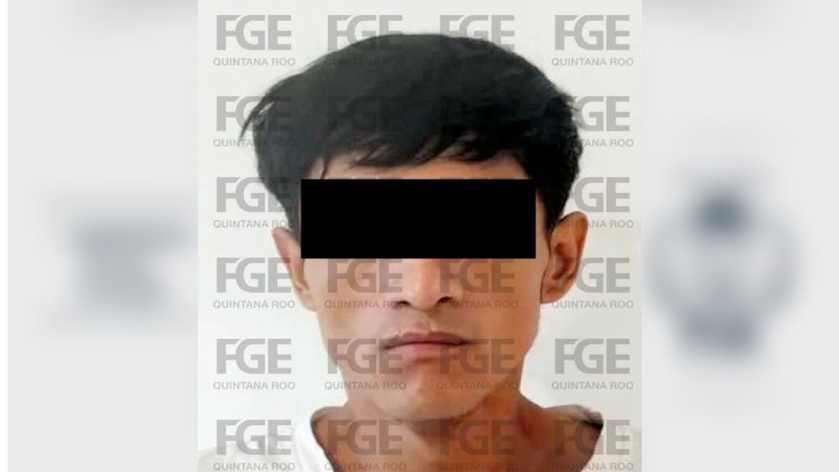 Detienen a hombre que transitaba en una motocicleta con reporte de robo en Cancún