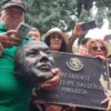 “Decapitan” estatua de Calderón en Los Pinos