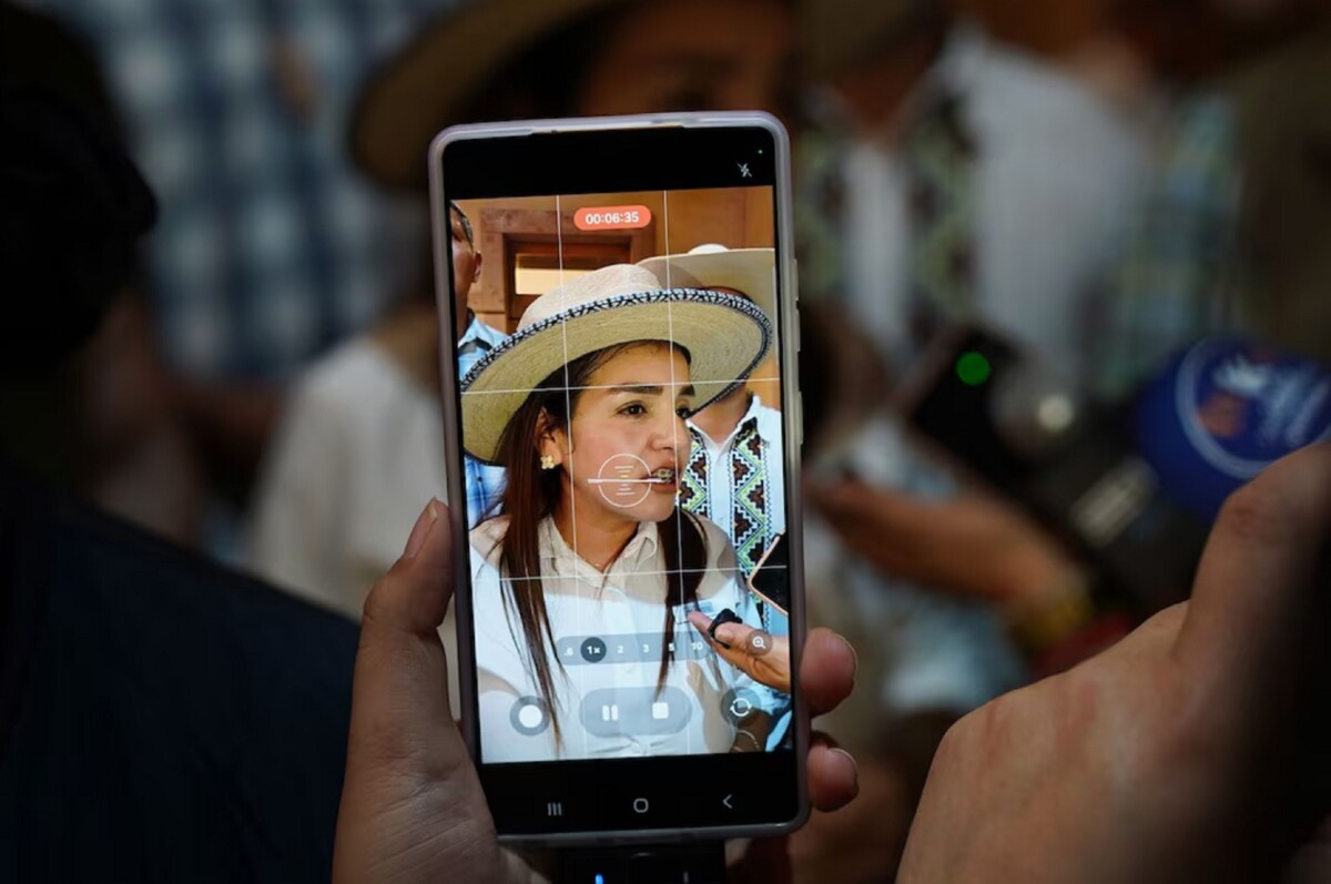 Exigen a Grecia Quiroz entregar los celulares de Carlos Manzo