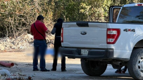 Hallan a un hombre sin vida al final de la avenida Kusamil en Cancún