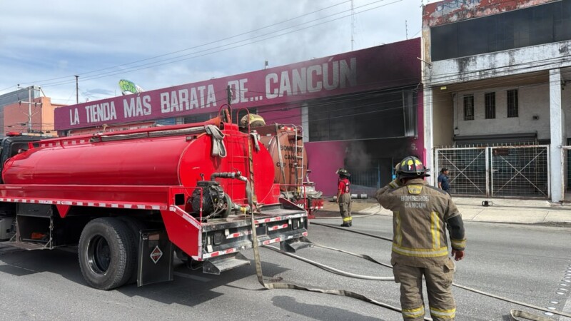 Incendio en bodega de la tienda ¡Que Güay!, de Cancún